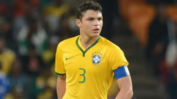 "Fa parte del gioco, mi dispiace che sia successo, non ci voleva. Non so se sia corretta o meno l'interpretazione dell'arbitro, ma succede", il commento di Thiago Silva.