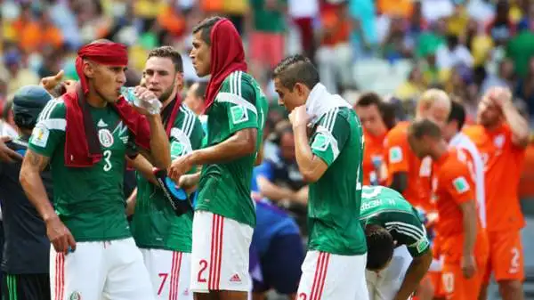 Il primo, storico time-out nel calcio ha avuto luogo all'Estadio Castelao di Fortaleza nell'ottavo di finale dei Mondiali tra Olanda e Messico.