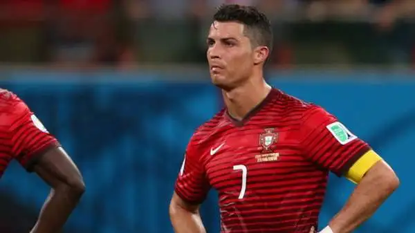 Cristiano Ronaldo 5,5. La palla del pari per Varela è un cioccolatino, ma non può bastare per la sufficienza. In Brasile non è nemmeno l'ombra del CR7 Pallone d'Oro e campione d'Europa. Che succede?