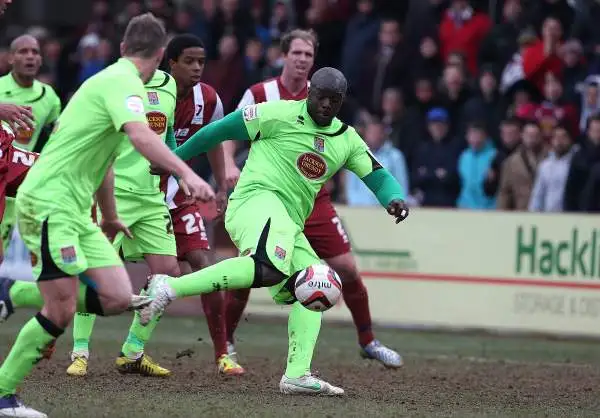 La partita contro il Chelsea ha fatto conoscere al mondo il bomber "over size" del Wimbledon, Akinfenwa.