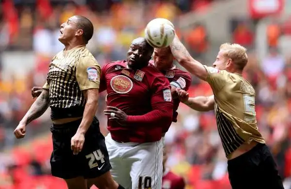 La partita contro il Chelsea ha fatto conoscere al mondo il bomber "over size" del Wimbledon, Akinfenwa.