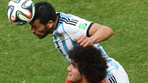 Garay 7. Il simbolo della compattezza difensiva dell'albiceleste. Chiude tutti gli spazi, decisivo nel gioco aereo.