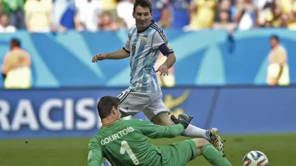 Messi 5. La grande delusione del giorno. Una prova pessima, falloso e poco preciso. Sbaglia un gol fatto nel finale di partita.