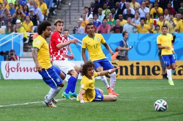 Il primo gol del campionato del mondo è stato un’autorete. Ci ha pensato Marcelo a portare in vantaggio la Croazia. E forse in Brasile avrebbero dovuto capire…