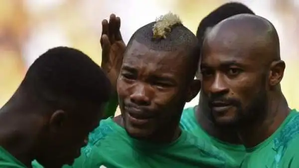 Le lacrime dell’ivoriano Die commuovono il mondo intero. Si diffonde la notizia che abbia appena perso il padre ma non è vero.