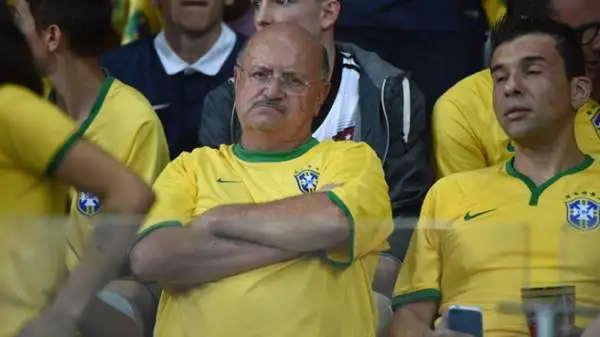 Il 7-1 della Germania sul Brasile è una figuraccia che segnerà la storia del calcio. E i tifosi verdeoro si sono abbandonati alle lacrime, sia allo stadio Mineirao che nelle piazze del Paese.
