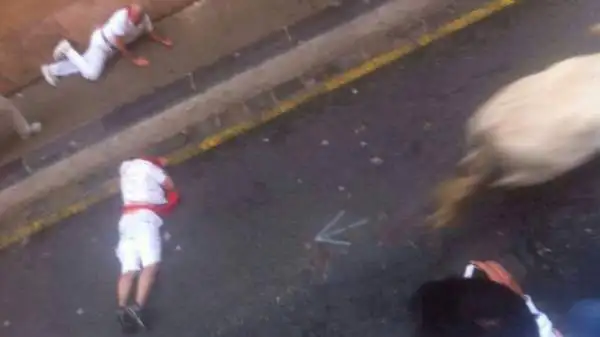 Ivan Luraschi, leader degli 'Ultras Milano', se l'è vista brutta a Pamplona, in occasione dell'encierro.