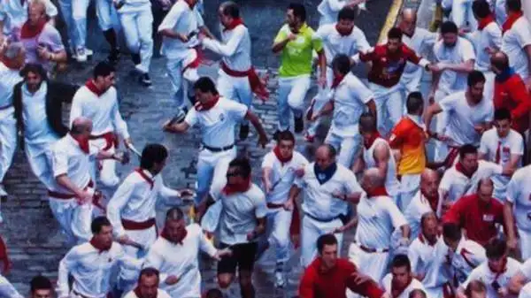 Ivan Luraschi, leader degli 'Ultras Milano', se l'è vista brutta a Pamplona, in occasione dell'encierro.
