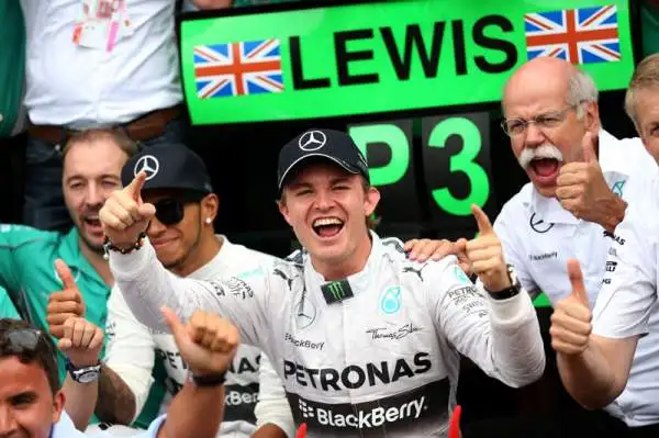 Trionfo Rosberg, Alonso lotta: quinto. Il tedesco della Mercedes domina a Hockenheim in una gara piena di emozioni. Hamilton ottimo terzo, Alonso sgomita con le Red Bull. Incidente per Massa.