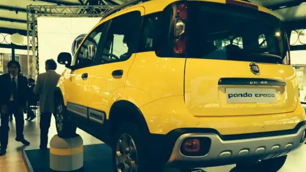 L'ultima nata di casa Fiat sposa il ‘piccolo’ con la ‘tecnica’, ha lo stile di un fuoristrada ma le dimensioni di una City car. E' il punto d’incontro tra funzionalità e stile.