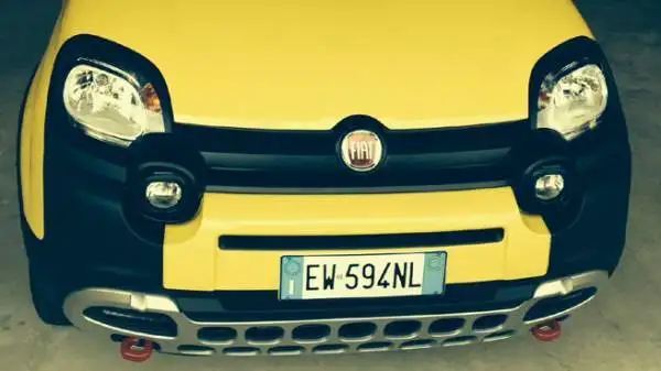L'ultima nata di casa Fiat sposa il ‘piccolo’ con la ‘tecnica’, ha lo stile di un fuoristrada ma le dimensioni di una City car. E' il punto d’incontro tra funzionalità e stile.