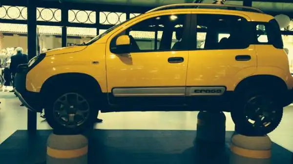 L'ultima nata di casa Fiat sposa il ‘piccolo’ con la ‘tecnica’, ha lo stile di un fuoristrada ma le dimensioni di una City car. E' il punto d’incontro tra funzionalità e stile.