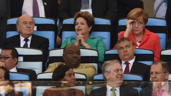 Il presidente della Fifa Joseph Blatter, la presidente del Brasile Dilma Rousseff, e la cancelliera tedesca Angela Merkel.