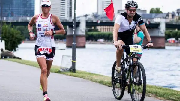 La città tedesca di Francoforte ha ospitato il campionato europeo di Ironman, massacrante prova di triathlon.