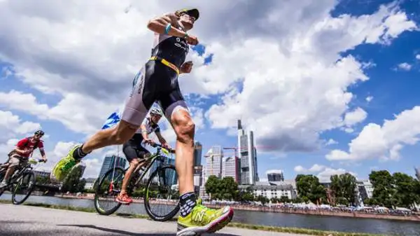 La città tedesca di Francoforte ha ospitato il campionato europeo di Ironman, massacrante prova di triathlon.
