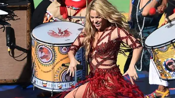Shakira si è esibita al Maracanà durante la cerimonia d'apertura della finale dei Mondiali, Germania-Argentina. Con lei Carlos Santana, Ivete Sangalo, Carlinhos Brown e Wylep Jean.