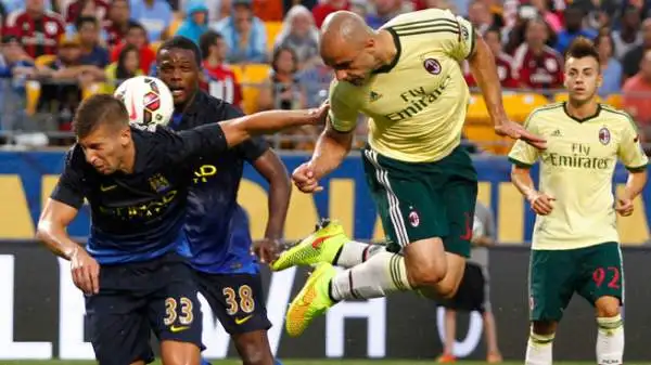 Difesa imbarazzante, i rossoneri affondano contro i campioni d'Inghilterra.