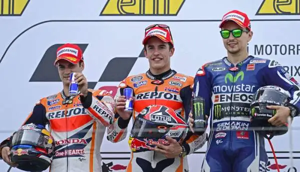 Marquez, nono hurrà. Rossi quarto. Il catalano vince anche al Sachsenring: nessuno aveva mai conquistato 9 successi filati in MotoGp. Sul podio Pedrosa e Lorenzo davanti al Dottore.