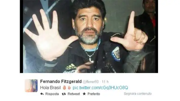 Anche Diego infierisce.