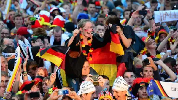 Al Maracanà spettacolo anche in tribuna.