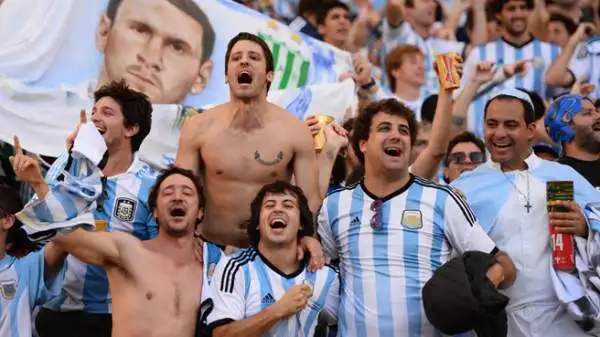 Al Maracanà spettacolo anche in tribuna.