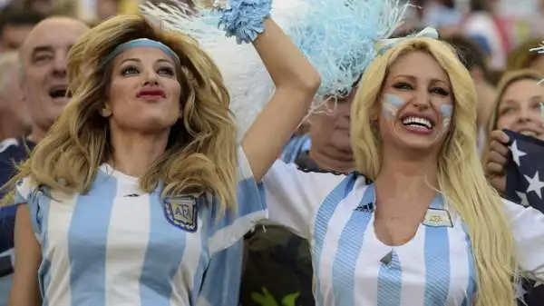 Al Maracanà spettacolo anche in tribuna.