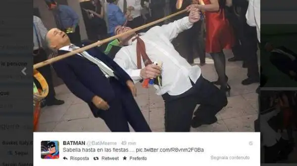 Spopolano in rete le parodie dello svenimento di Sabella durante la partita contro il Belgio.