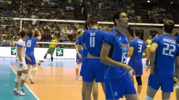 L'Italia chiude con una sconfitta per 1-3 (25-27, 25-18, 17-25, 16-25) con il Brasile la prima fase della World League.