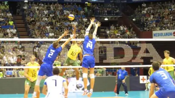 L'Italia chiude con una sconfitta per 1-3 (25-27, 25-18, 17-25, 16-25) con il Brasile la prima fase della World League.