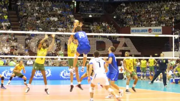 L'Italia chiude con una sconfitta per 1-3 (25-27, 25-18, 17-25, 16-25) con il Brasile la prima fase della World League.
