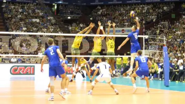 L'Italia chiude con una sconfitta per 1-3 (25-27, 25-18, 17-25, 16-25) con il Brasile la prima fase della World League.