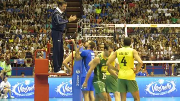 L'Italia chiude con una sconfitta per 1-3 (25-27, 25-18, 17-25, 16-25) con il Brasile la prima fase della World League.