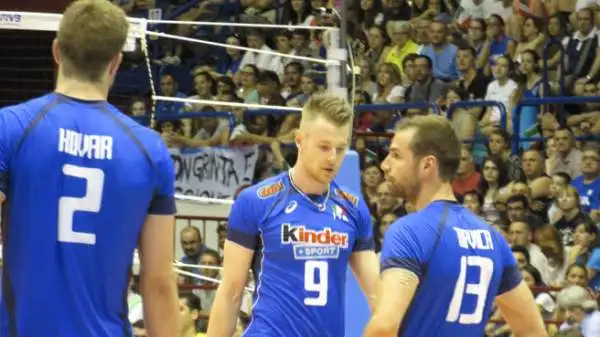 L'Italia chiude con una sconfitta per 1-3 (25-27, 25-18, 17-25, 16-25) con il Brasile la prima fase della World League.