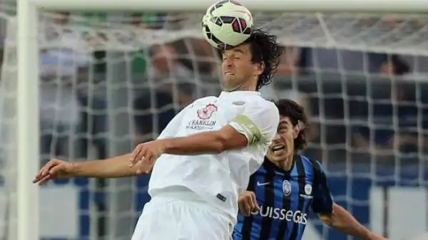 Atalanta-Verona 0-0. Toni 5,5. Sgomita là davanti, fa reparto, ma sotto porta non è freddo e sbaglia un po' troppo.