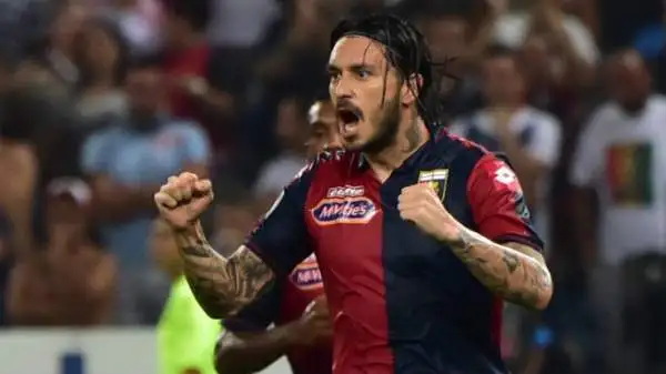 Genoa-Napoli 1-2. Pinilla 7. Tutte le palle gol del 'Grifone' passano dai suoi piedi e corona la prestazione con una rete di pregevole fattura.