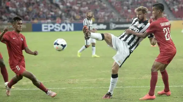 Doppietta di Pirlo, gol di Pogba, Giovinco e Asamoah: un'ottima 'Vecchia Signora' stende la selezione asiatica in amichevole.