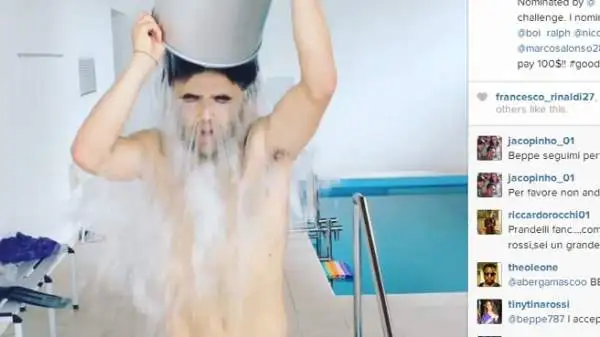 Autoinfliggersi una secchiata d’acqua ghiacciata per beneficenza: questo è la Ice Bucket Challenge, che sta prendendo piede sul web. Il primo della rassegna è Giuseppe Rossi.