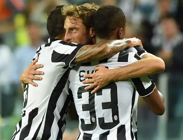 La Juventus di Allegri vince la seconda partita stagionale, piegando 2-0 in casa l'Udinese di Stramaccioni. Un gol per tempo, firmati da Tevez e Marchisio.