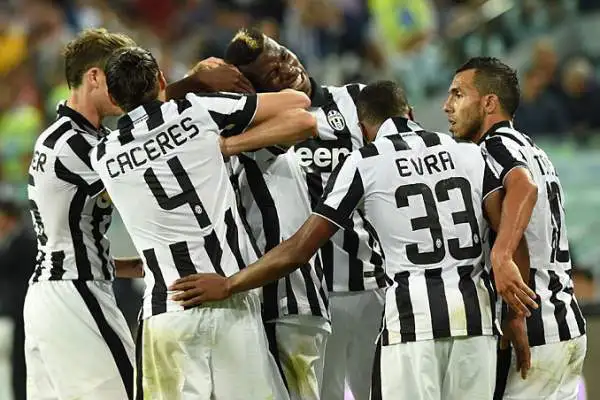 La Juventus di Allegri vince la seconda partita stagionale, piegando 2-0 in casa l'Udinese di Stramaccioni. Un gol per tempo, firmati da Tevez e Marchisio.