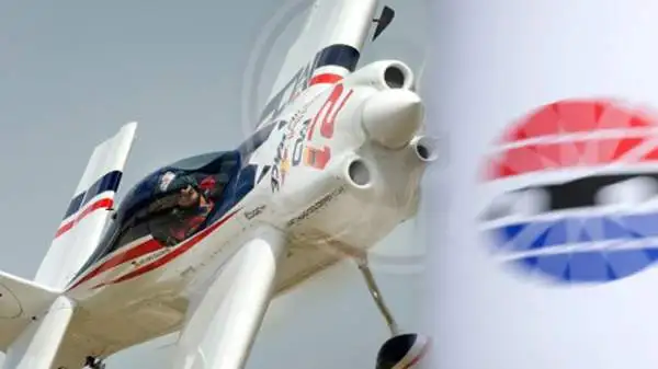 Il francese Nicolas Ivanoff ha vinto la Red Bull Air Race di sabato presso Fort Worth.