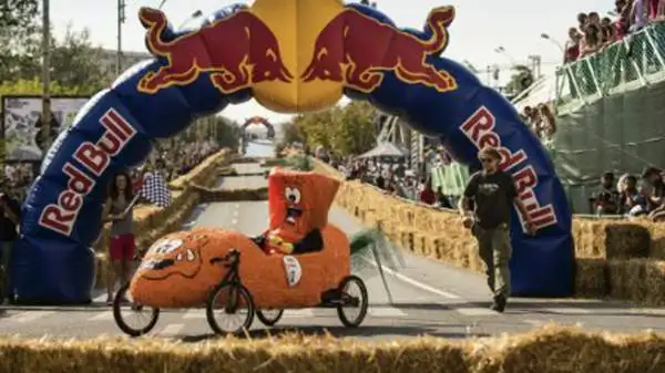 Torino il 28 settembre ospiterà la tappa italiana della Red Bull Soapbox Race: piloti amatoriali gareggiano al volante di vetture senza motore e costruite in casa.