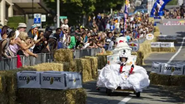 Torino il 28 settembre ospiterà la tappa italiana della Red Bull Soapbox Race: piloti amatoriali gareggiano al volante di vetture senza motore e costruite in casa.