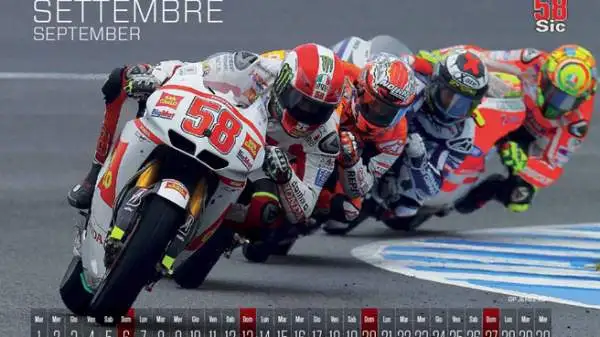 Un calendario per il 2015 dedicato a Marco Simoncelli, tragicamente scomparso tre anni fa sul circuito di Sepang. E’ stato realizzato da Panini  Comics, in collaborazione con Gruppo Pritelli srl.