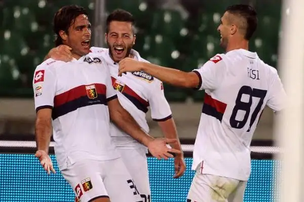 Partita frenetica e divertente al Bentegodi. Matri, con una bella doppietta porta il Genoa al doppio vantaggio, ma prima Tachtsidis accorcia, poi ancora Ionita segna il gol del pareggio.