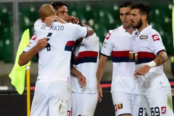Partita frenetica e divertente al Bentegodi. Matri, con una bella doppietta porta il Genoa al doppio vantaggio, ma prima Tachtsidis accorcia, poi ancora Ionita segna il gol del pareggio.