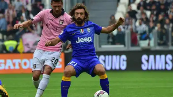 Juventus-Palermo 2-0. Pirlo 5,5. Anche contro i rosanero fatica, tanto che pochi istanti dopo il raddoppio Allegri lo richiama in panchina.