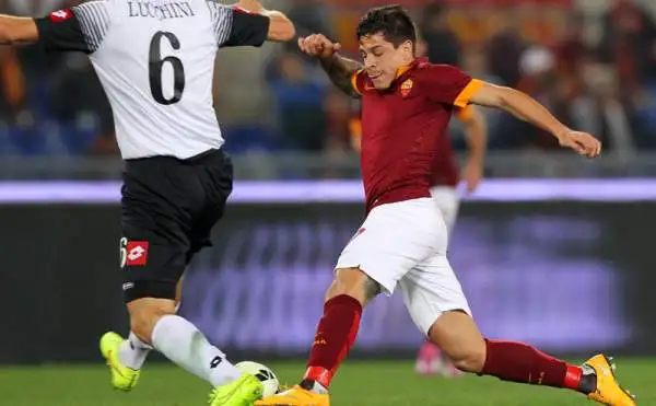 Roma-Cesena 2-0. Iturbe 5,5. Aveva una buona occasione per ritagliarsi più spazio nell'11 di Garcia, ma l'ha sciupata. Lo sa, infatti sostituito mostra segni di impazienza.