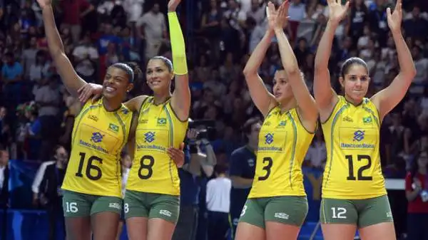 25-15, 25-13, 22-25, 22-25, 15-7 il punteggio finale che ha regalato il bronzo mondiale al Brasile.