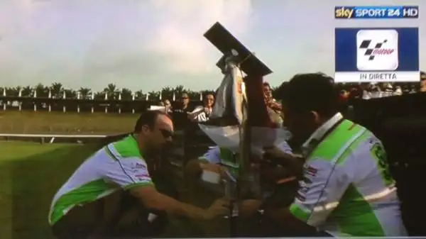 Come ogni anno, il Team Gresini si è recato sul luogo dell'incidente costato la vita a Marco Simoncelli per una toccante cerimonia.