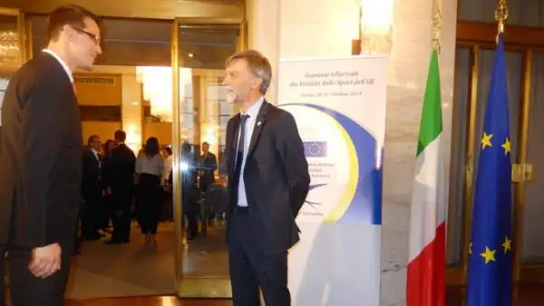 A Roma si è svolta una riunione informale dei ministri dello sport dell'Unione Europea: Graziano Delrio con il lituano Elvinas Jankevicius.